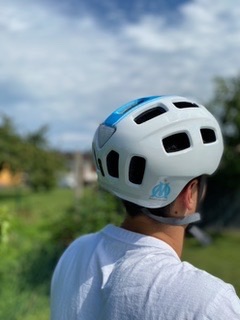 Casque Youn-I porté par un cycliste, en extérieur