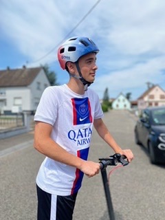 Casque Youn-I porté par un cycliste, en extérieur